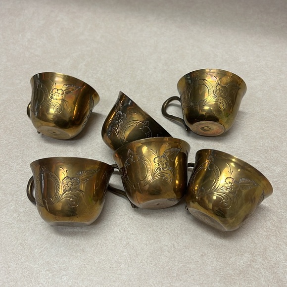 Vintage brass teapot and cups, Saudi Arabia - Picture 10 of 10